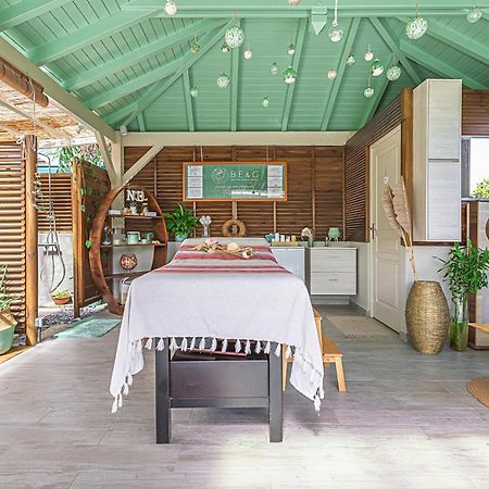 Magnifique Bungalow et Jacuzzi au cœur des plages Le Moule Extérieur photo
