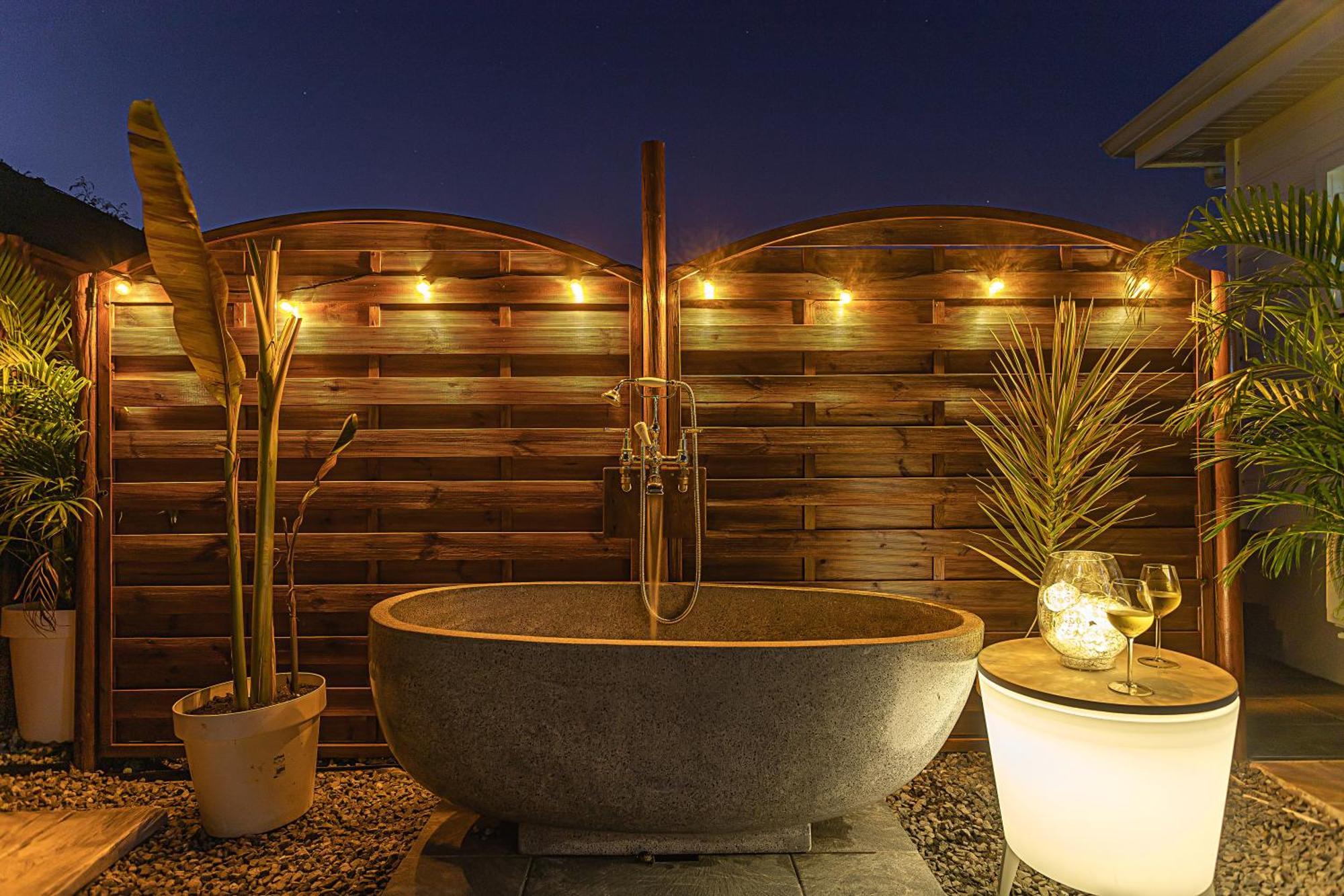 Magnifique Bungalow et Jacuzzi au cœur des plages Le Moule Extérieur photo