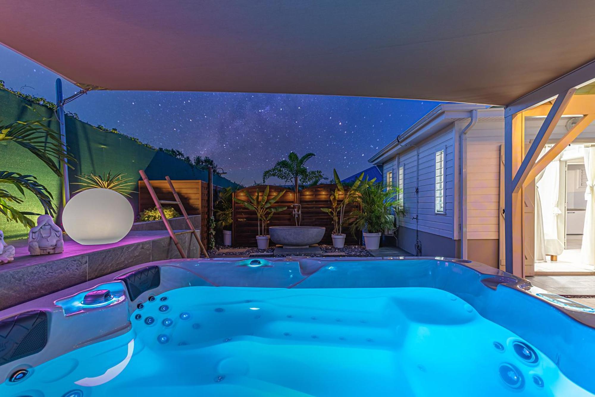 Magnifique Bungalow et Jacuzzi au cœur des plages Le Moule Extérieur photo