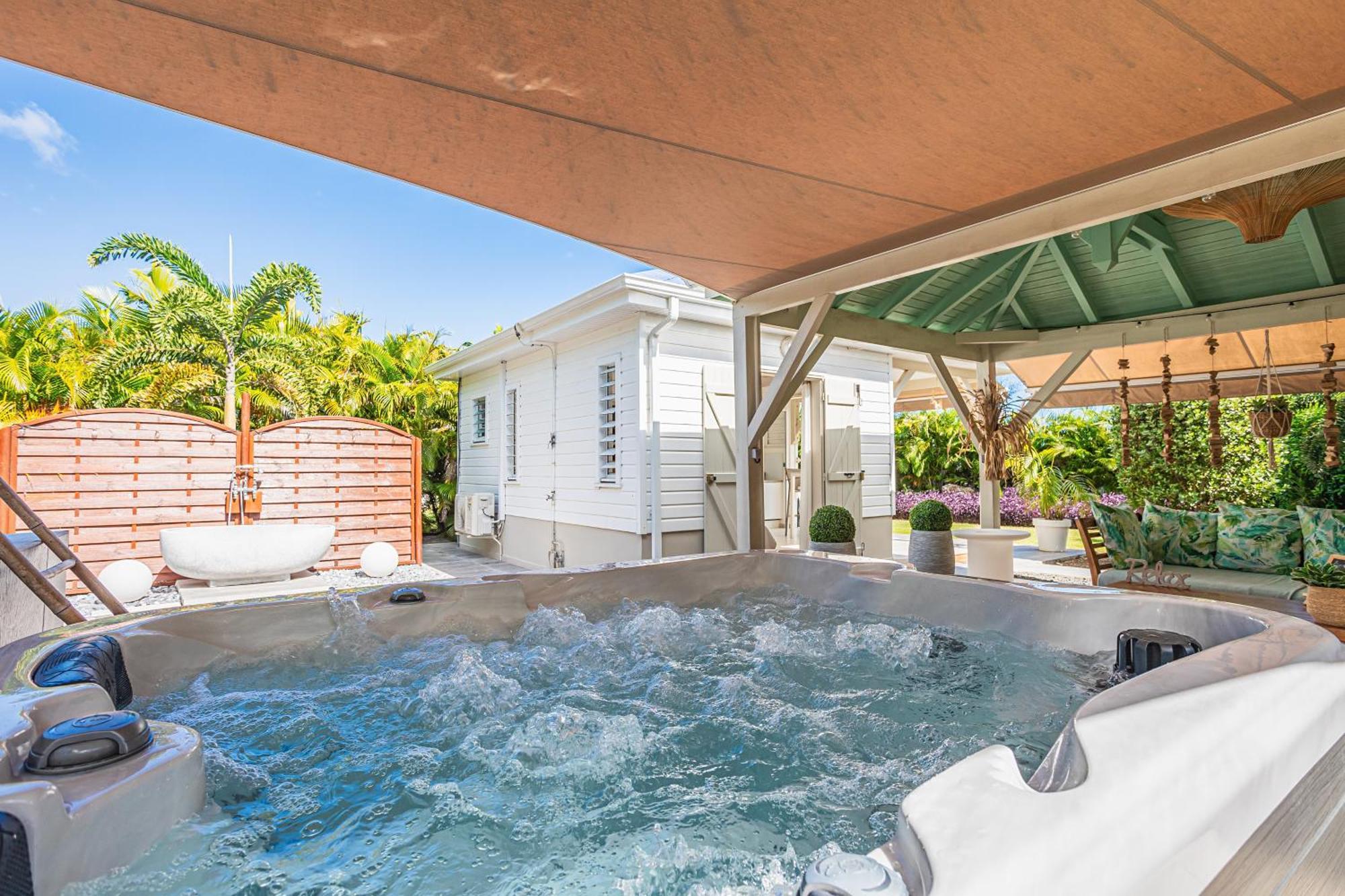 Magnifique Bungalow et Jacuzzi au cœur des plages Le Moule Extérieur photo