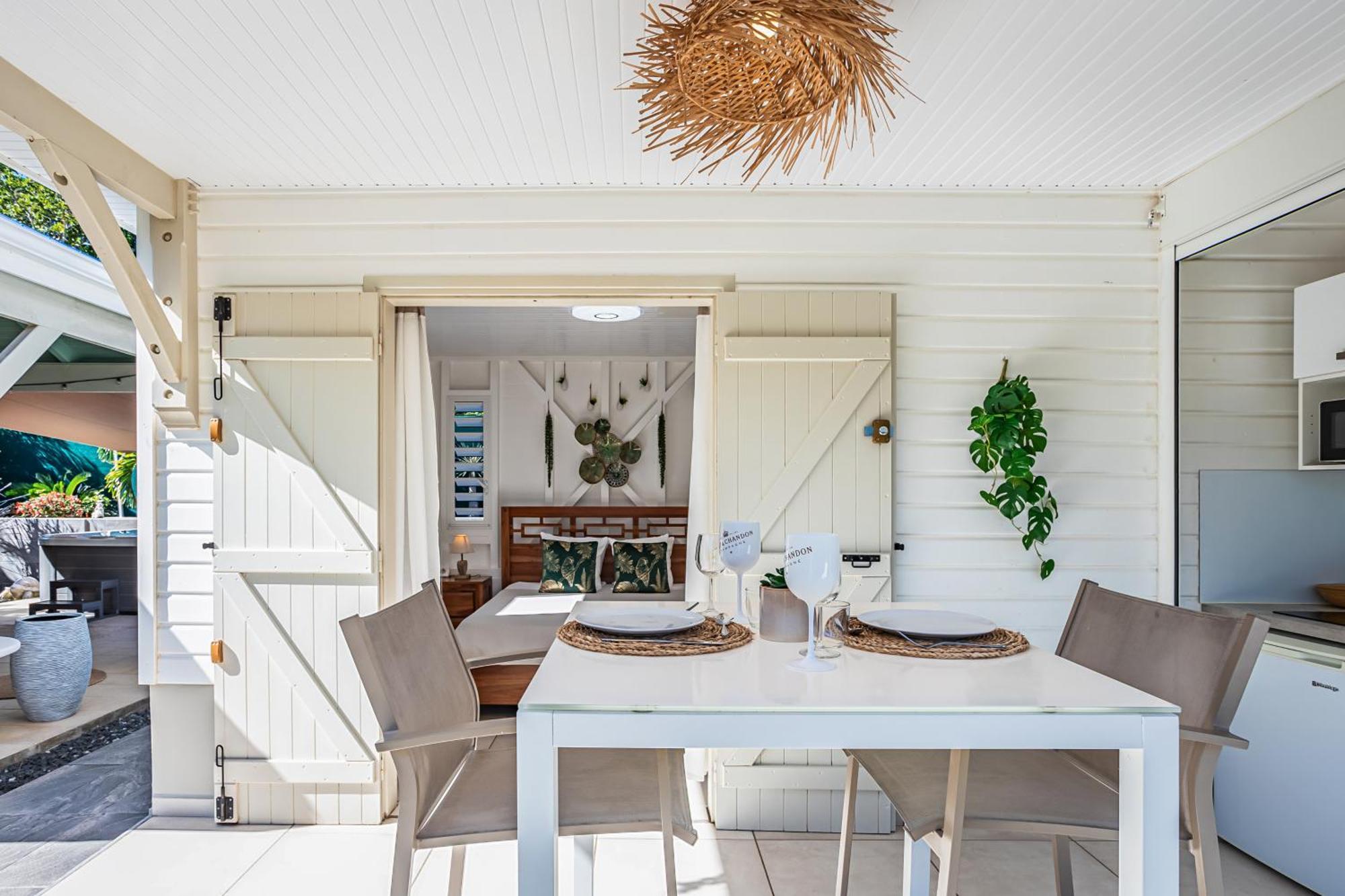 Magnifique Bungalow et Jacuzzi au cœur des plages Le Moule Extérieur photo