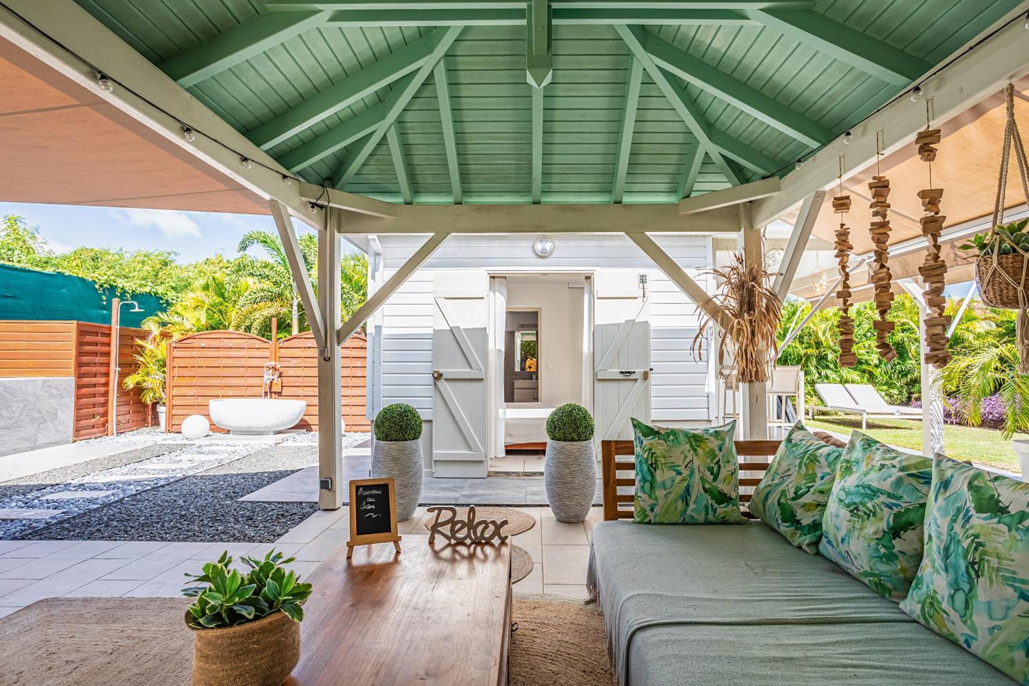 Magnifique Bungalow et Jacuzzi au cœur des plages Le Moule Extérieur photo