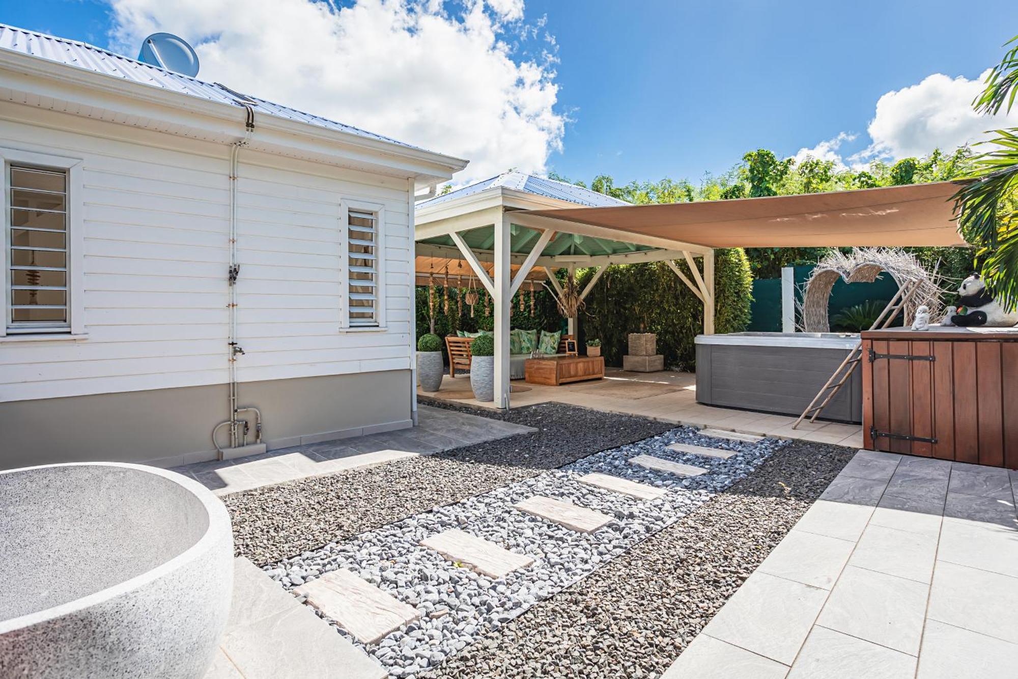 Magnifique Bungalow et Jacuzzi au cœur des plages Le Moule Extérieur photo
